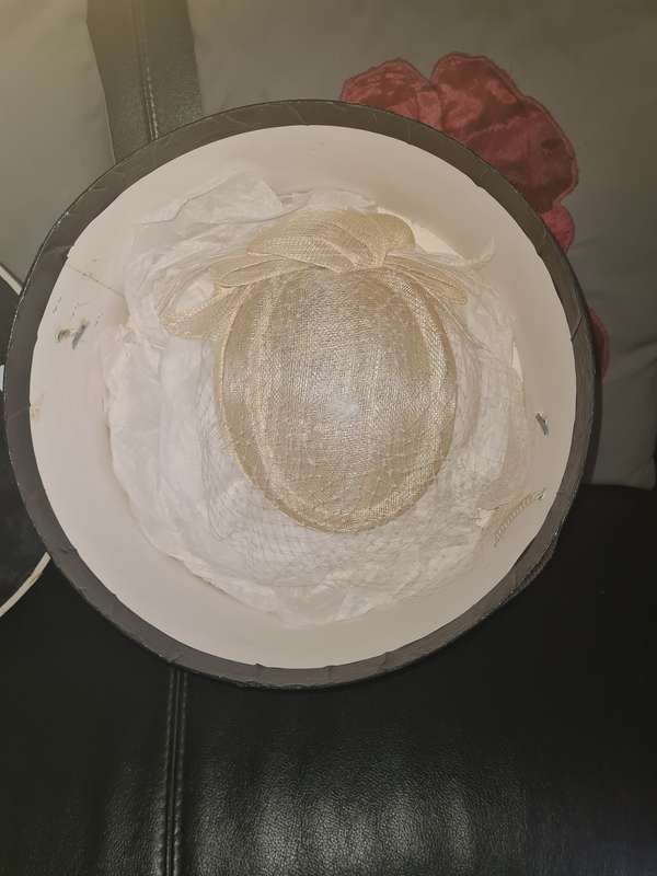 Vintage Hat box and fascinator