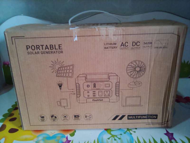 PORTABLE SOLAR GENERATOR LITHIUM BATTERY (NEEDS ATTENTION)