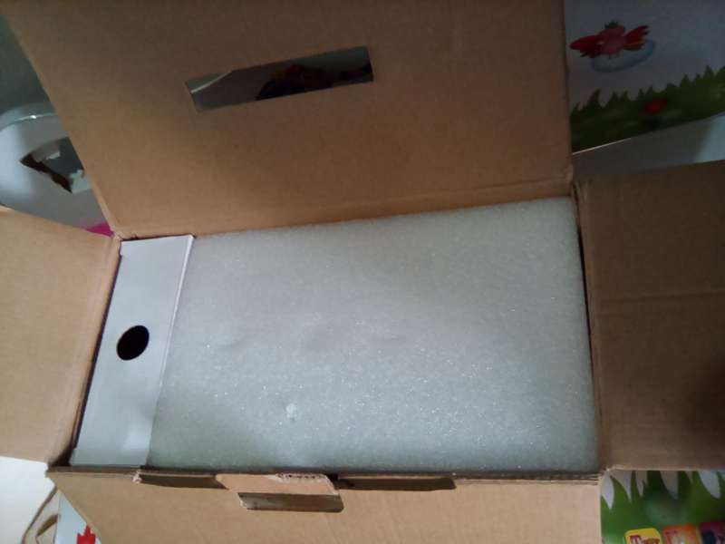 PORTABLE SOLAR GENERATOR LITHIUM BATTERY (NEEDS ATTENTION)