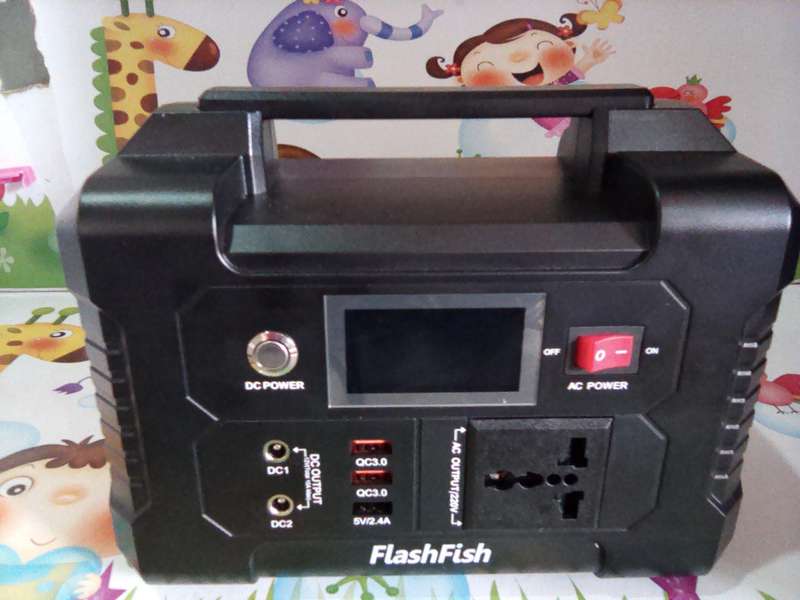 PORTABLE SOLAR GENERATOR LITHIUM BATTERY (NEEDS ATTENTION)