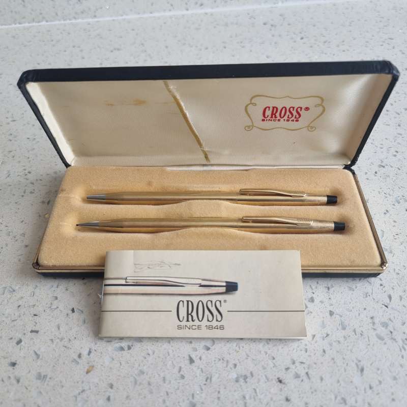 Gold Cross pen and pencil set in excellent condition