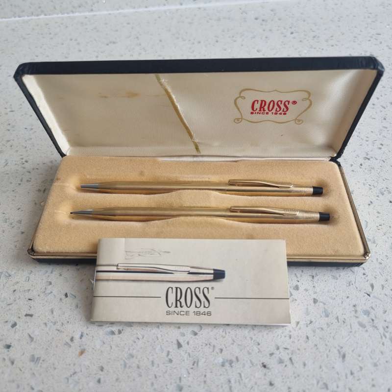 Gold Cross pen and pencil set in excellent condition