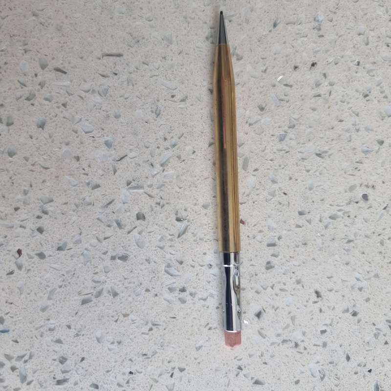 Gold Cross pen and pencil set in excellent condition