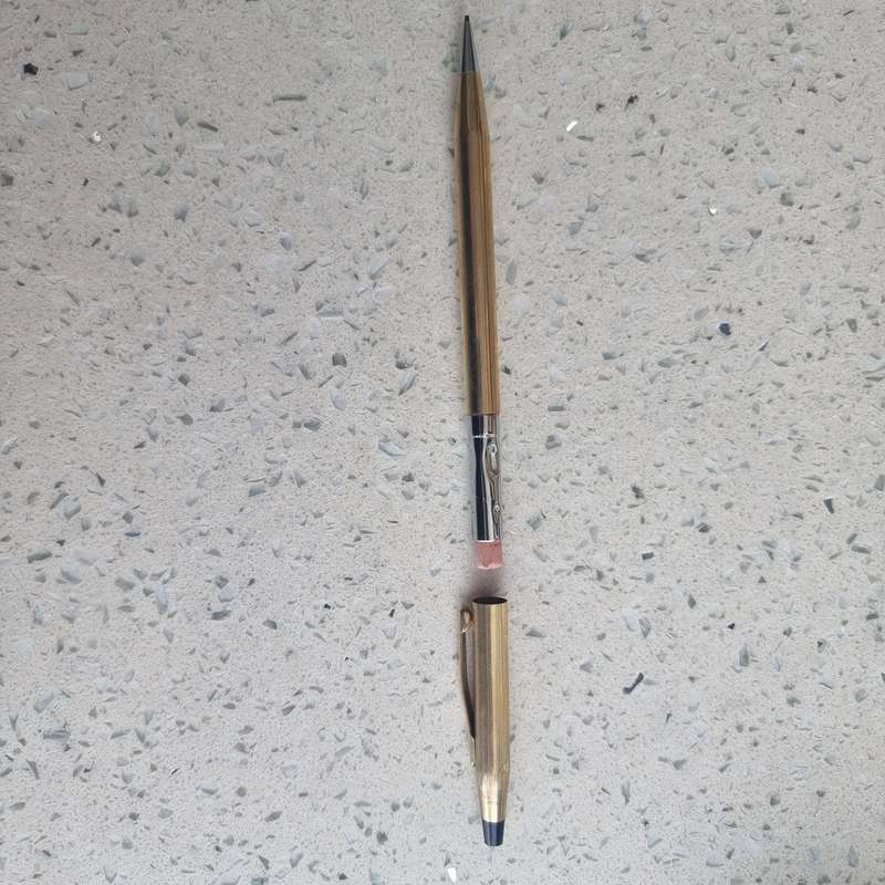 Gold Cross pen and pencil set in excellent condition