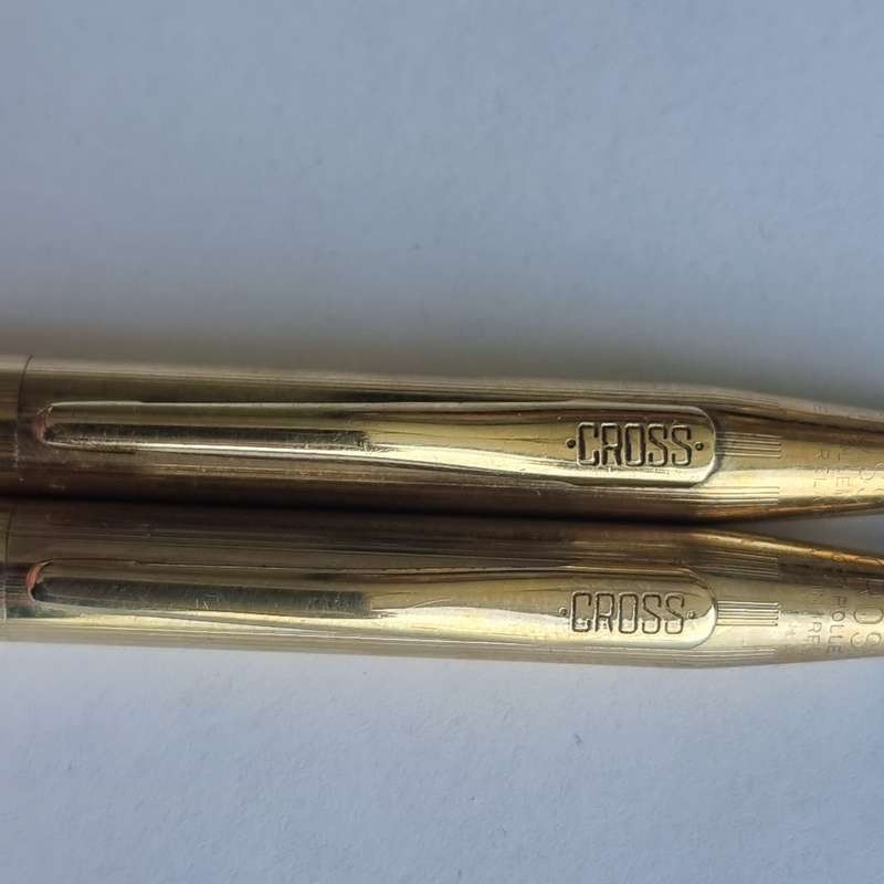 Gold Cross pen and pencil set in excellent condition