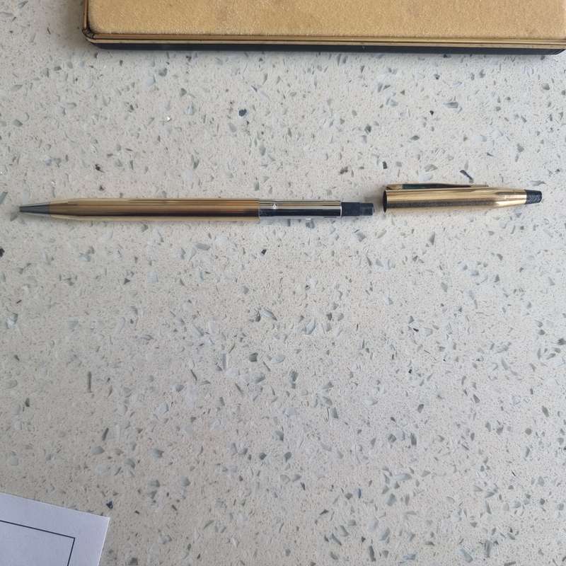 Gold Cross pen and pencil set in excellent condition