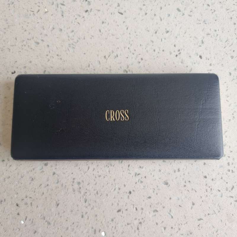 Gold Cross pen and pencil set in excellent condition