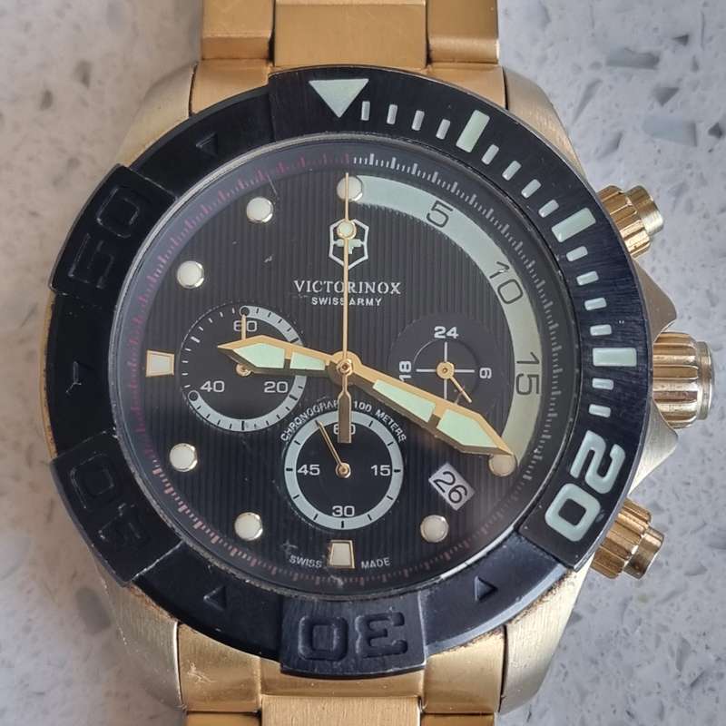 VICTORINOX WATCH