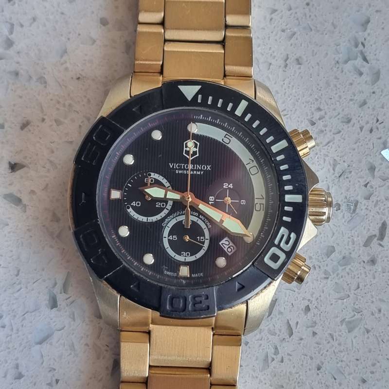 VICTORINOX WATCH