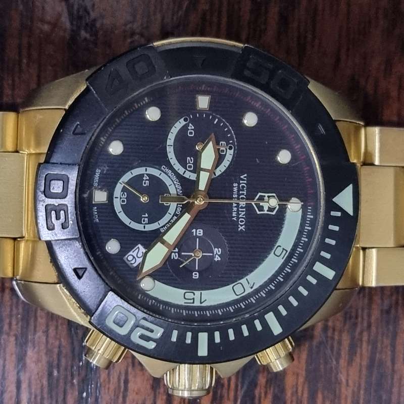 VICTORINOX WATCH
