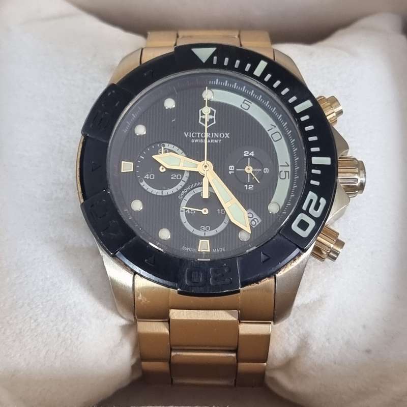 VICTORINOX WATCH
