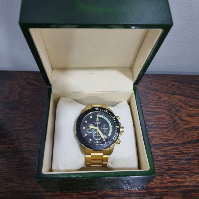 VICTORINOX WATCH