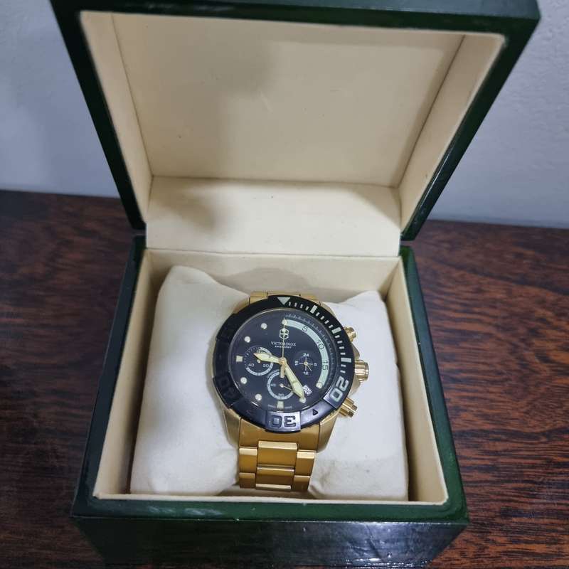 VICTORINOX WATCH