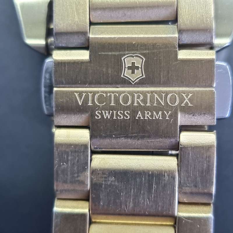 VICTORINOX WATCH
