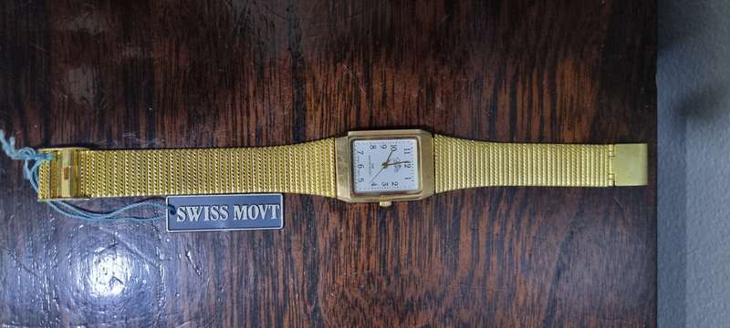 Royalty gold watch new.