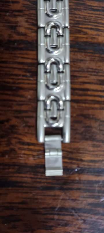 Farah Watch New