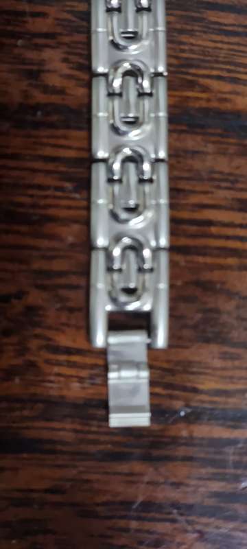 Farah Watch New