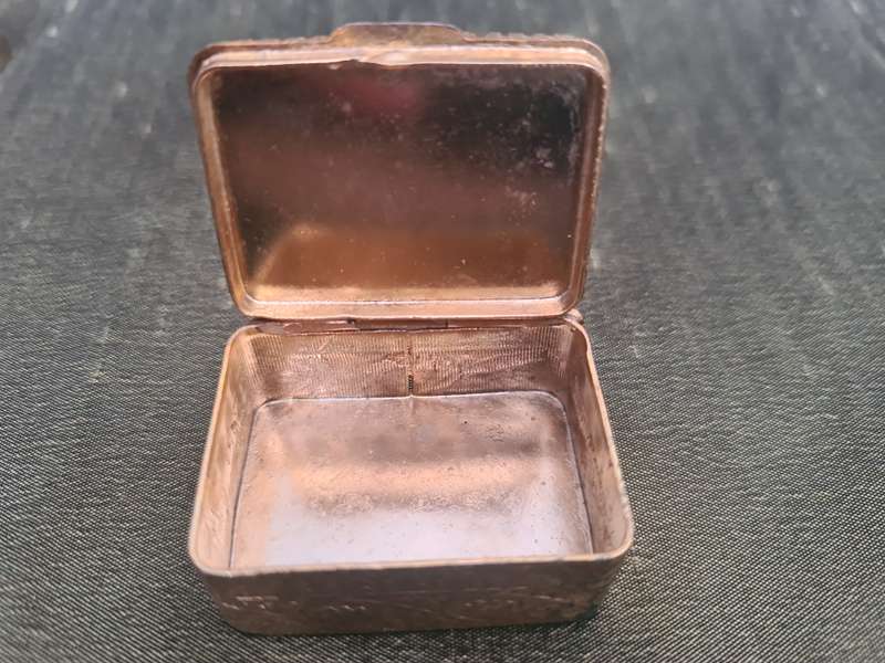 Vintage/Antique Porcelain Pill Box