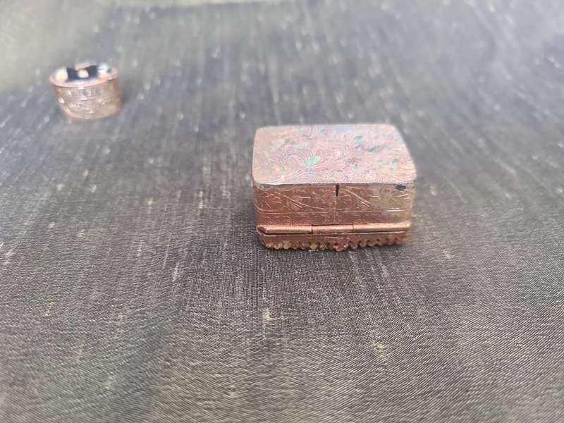 Vintage/Antique Porcelain Pill Box