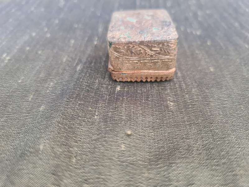 Vintage/Antique Porcelain Pill Box
