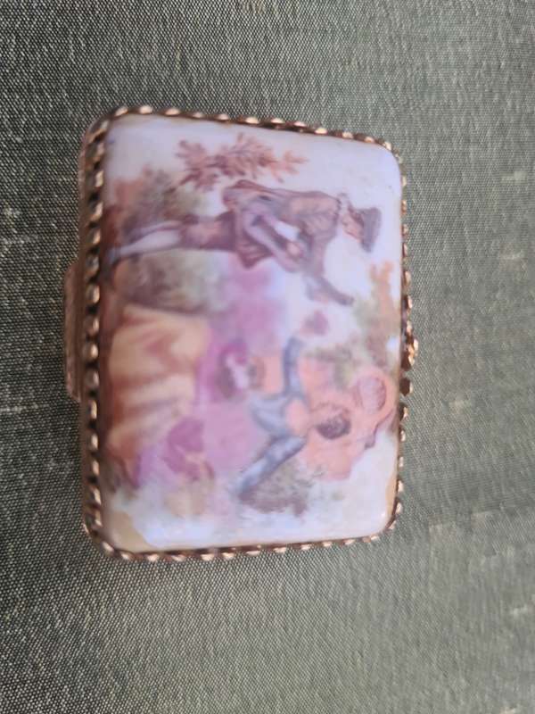 Vintage/Antique Porcelain Pill Box