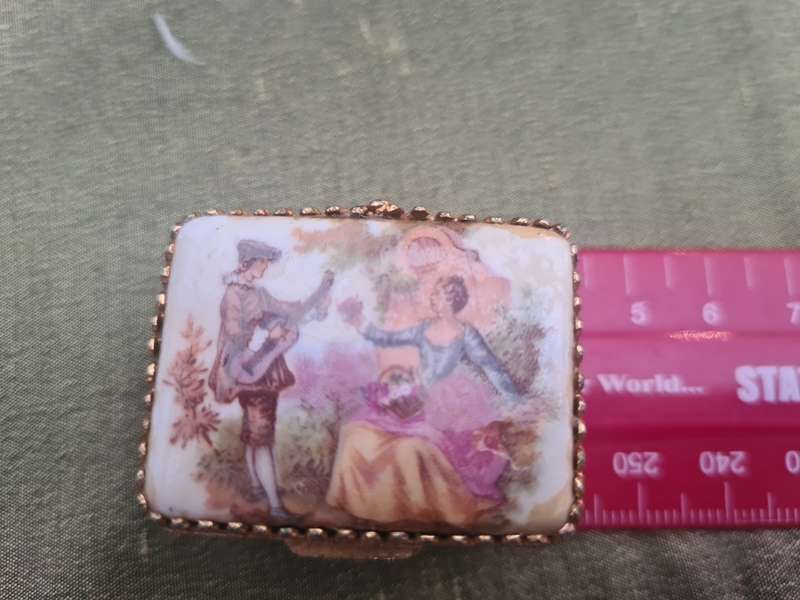Vintage/Antique Porcelain Pill Box