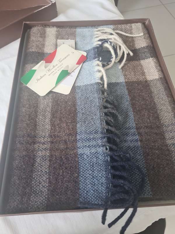 Italian woollen treasures scarf