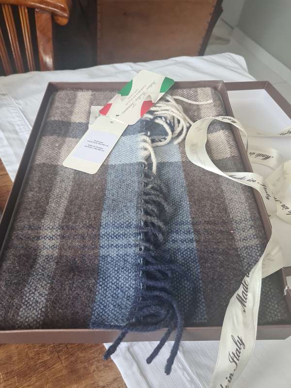 Italian woollen treasures scarf