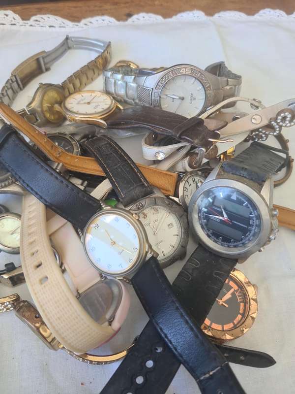 Bulk lot of 18 Vintage Watches - for spares or repair