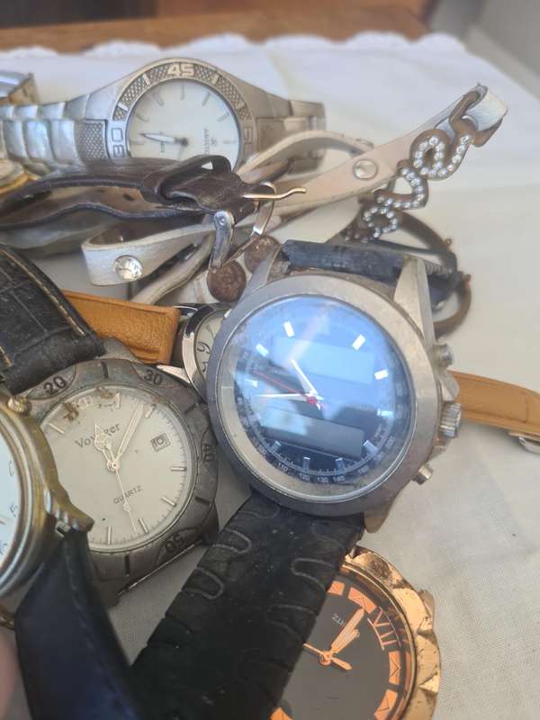 Bulk lot of 18 Vintage Watches - for spares or repair