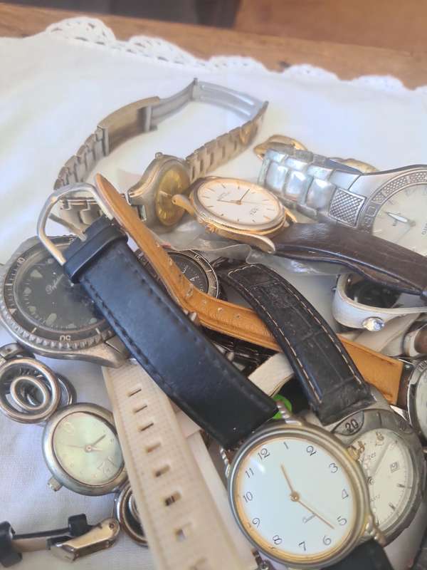 Bulk lot of 18 Vintage Watches - for spares or repair