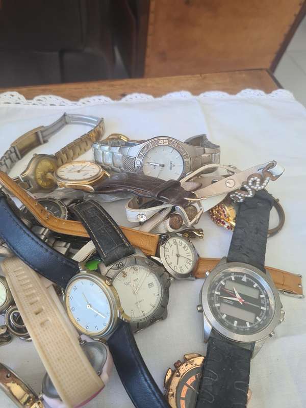 Bulk lot of 18 Vintage Watches - for spares or repair