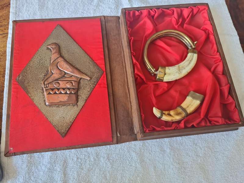 Very rare!!!  Rhodesia presentation pack WarthogTusk brass bracelet and pendant