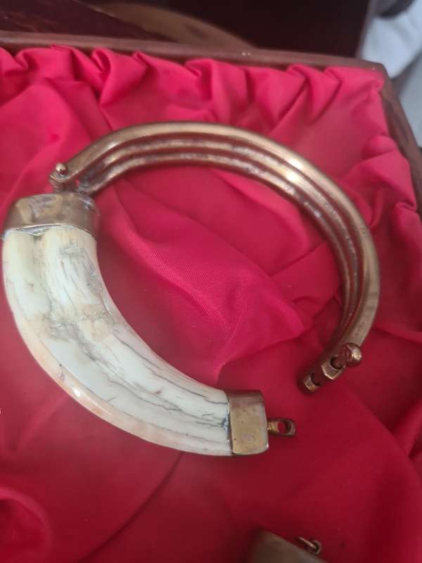 Very rare!!!  Rhodesia presentation pack WarthogTusk brass bracelet and pendant