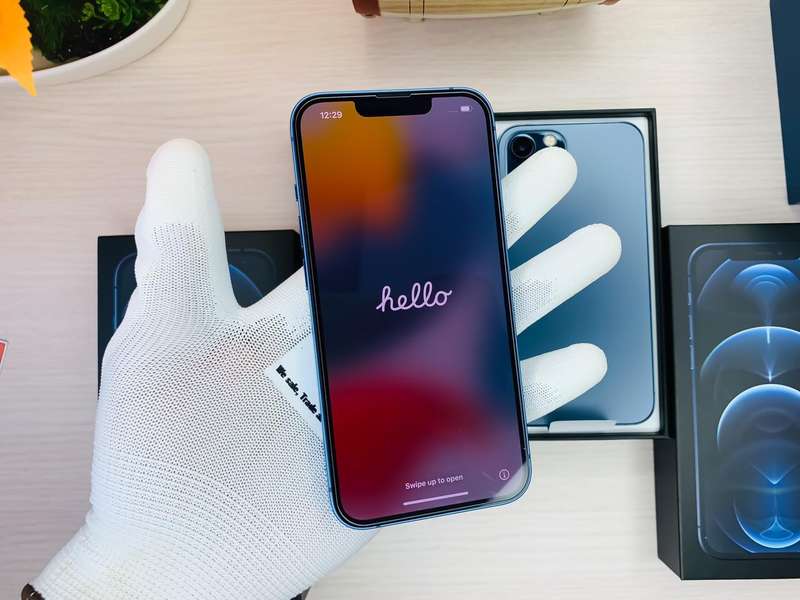iPhone 13