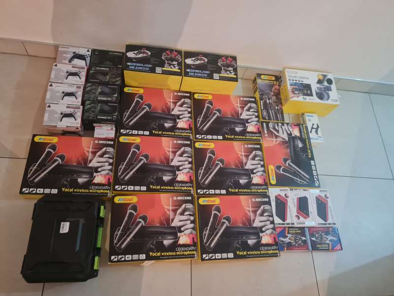 R14 000 BULK ITEMS SET, CAMERAS, GAME CONSOLES, POWERBANKS, MICS ,RETUNED/DAMAGE/DEFECTIVE GOOD SET