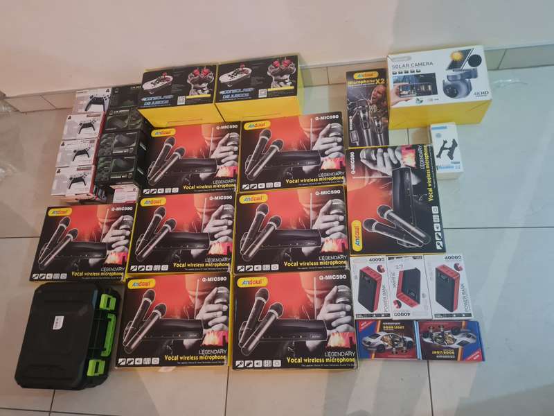 R14 000 BULK ITEMS SET, CAMERAS, GAME CONSOLES, POWERBANKS, MICS ,RETUNED/DAMAGE/DEFECTIVE GOOD SET
