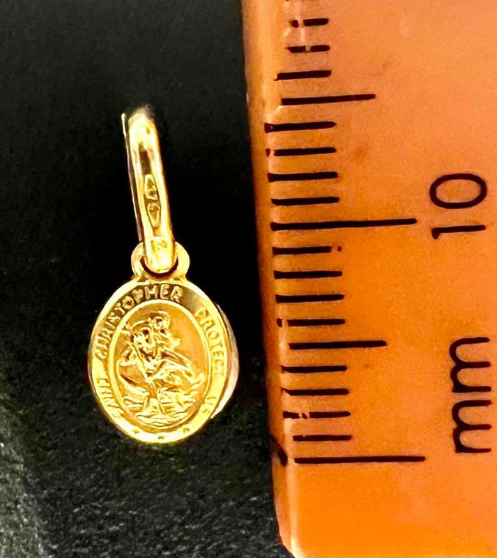 9K / Genuine 9 carat solid Gold - Oval Saint Christopher --- 15 mm long