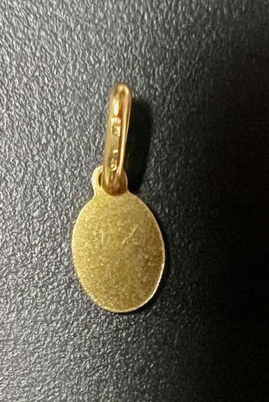 9K / Genuine 9 carat solid Gold - Oval Saint Christopher --- 15 mm long