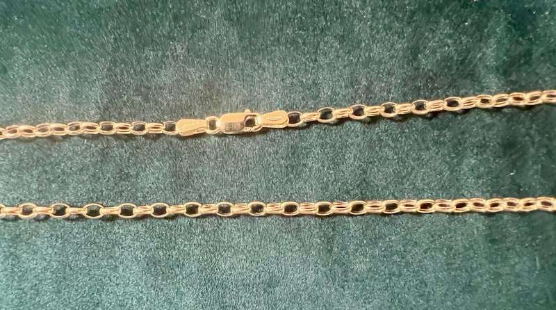 18k/ genuine 18 carat yellow Gold - 2.5  mm wide  oval Belcher   link ---- cm 50 necklace