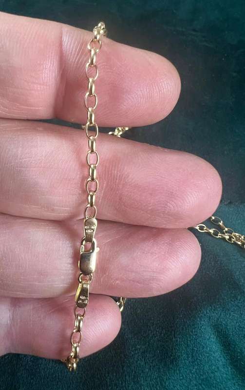 18k/ genuine 18 carat yellow Gold - 2.5  mm wide  oval Belcher   link ---- cm 50 necklace