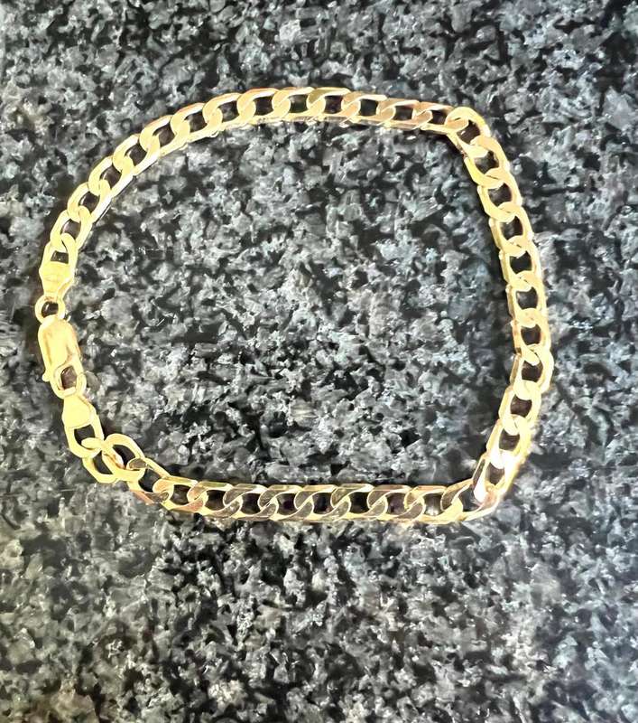 9K -- genuine 9 carat gold- solid square curb  Gents bracelet 22.5 cm. long- 5.5 mm wide