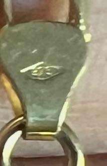 9K -- genuine 9 carat gold- solid square curb  Gents bracelet 22.5 cm. long- 5.5 mm wide