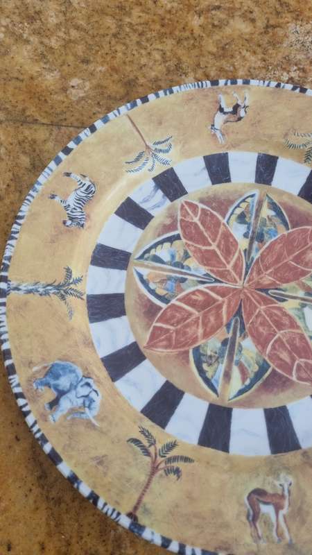 Huge 31 cm Lost City Sun City Presentation/ Serving Plate with Stunning Design! Excellent condition!