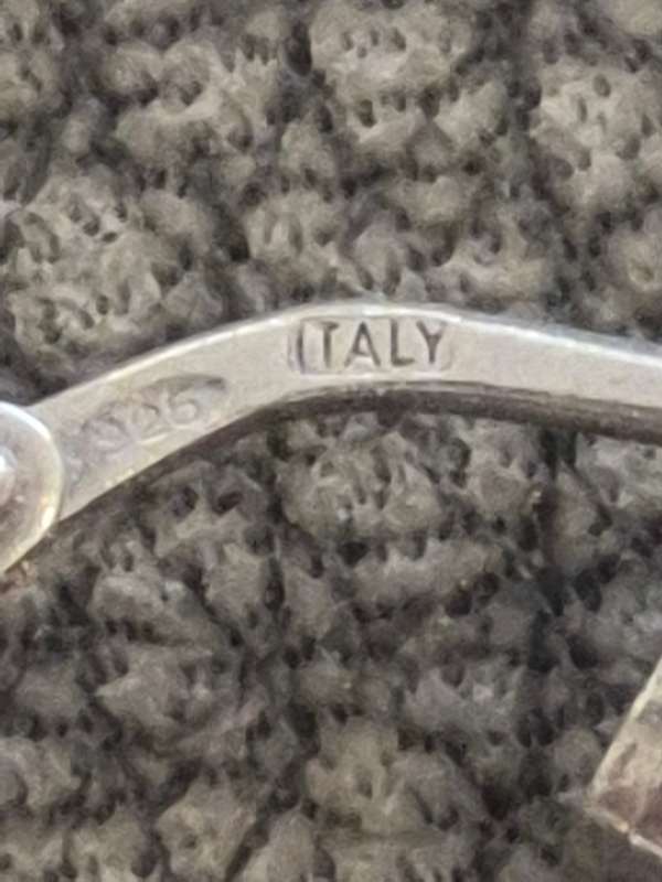 Italy 925 Hoop Single Earring. 1.5 gram Sterling Silver. Perfect condition.