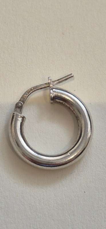 Sterling silver hoop earring 1.1 grams. Marked  .925. 1 AR. Italian mark. Perfect working condition.