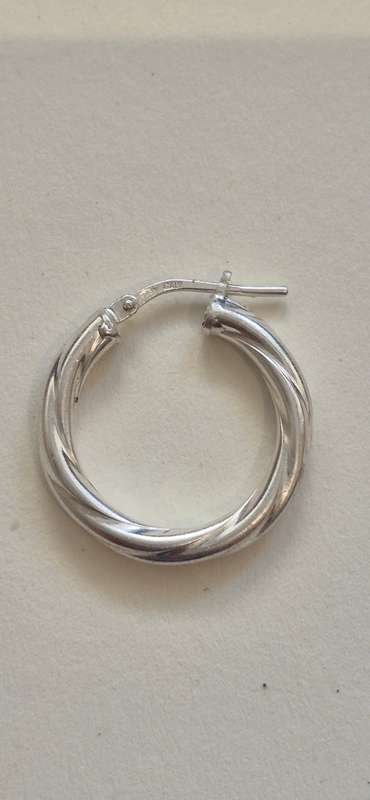 STUNNING Italian Twist Hoop Single  Earring. 1.2 grams. Marked Italy 925. Perfect working order.