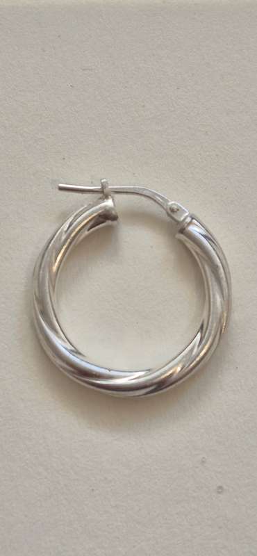 STUNNING Italian Twist Hoop Single  Earring. 1.2 grams. Marked Italy 925. Perfect working order.
