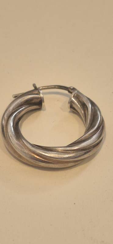 LOVELY large Italy 925 Sterling Silver Candy Twist Hoop Single Earring. 2.1 gram! Excellent cond.