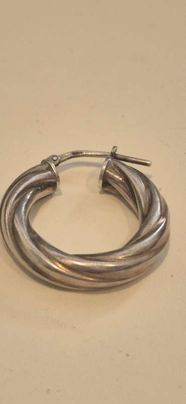 LOVELY large Italy 925 Sterling Silver Candy Twist Hoop Single Earring. 2.1 gram! Excellent cond.